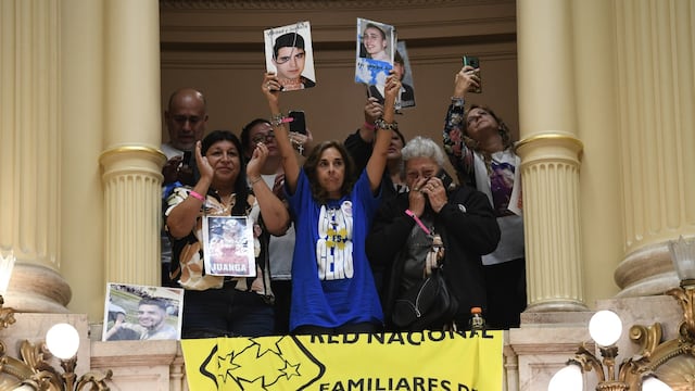 Familiares de víctimas de siniestros viales en el Senado.