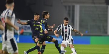 Lucas Suárez pasará del lateral izquierdo a la zaga para el Talleres-Gimnasia (Facundo Luque).