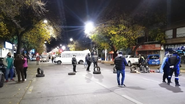 Transportitas de personas con discapacidad cortaron la entrada a Mendoza.