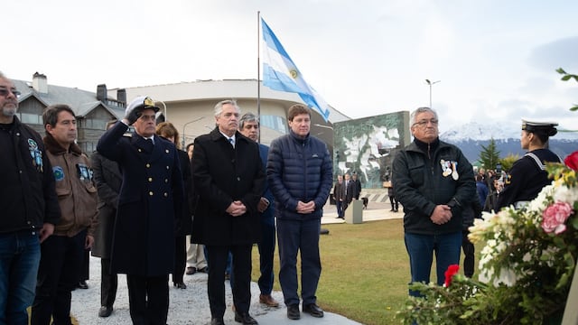 Visita del presidente de la Nación y Homenaje en Plaza "Islas Malvinas"
