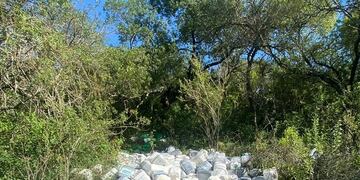 Los desechos se encuentran en un campo privado, por lo que impidió que el municipio pudiera actuar.