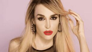 Con un enterizo a puro brillo, Fátima Florez se robó todas las miradas en el cierre de campaña de Milei.