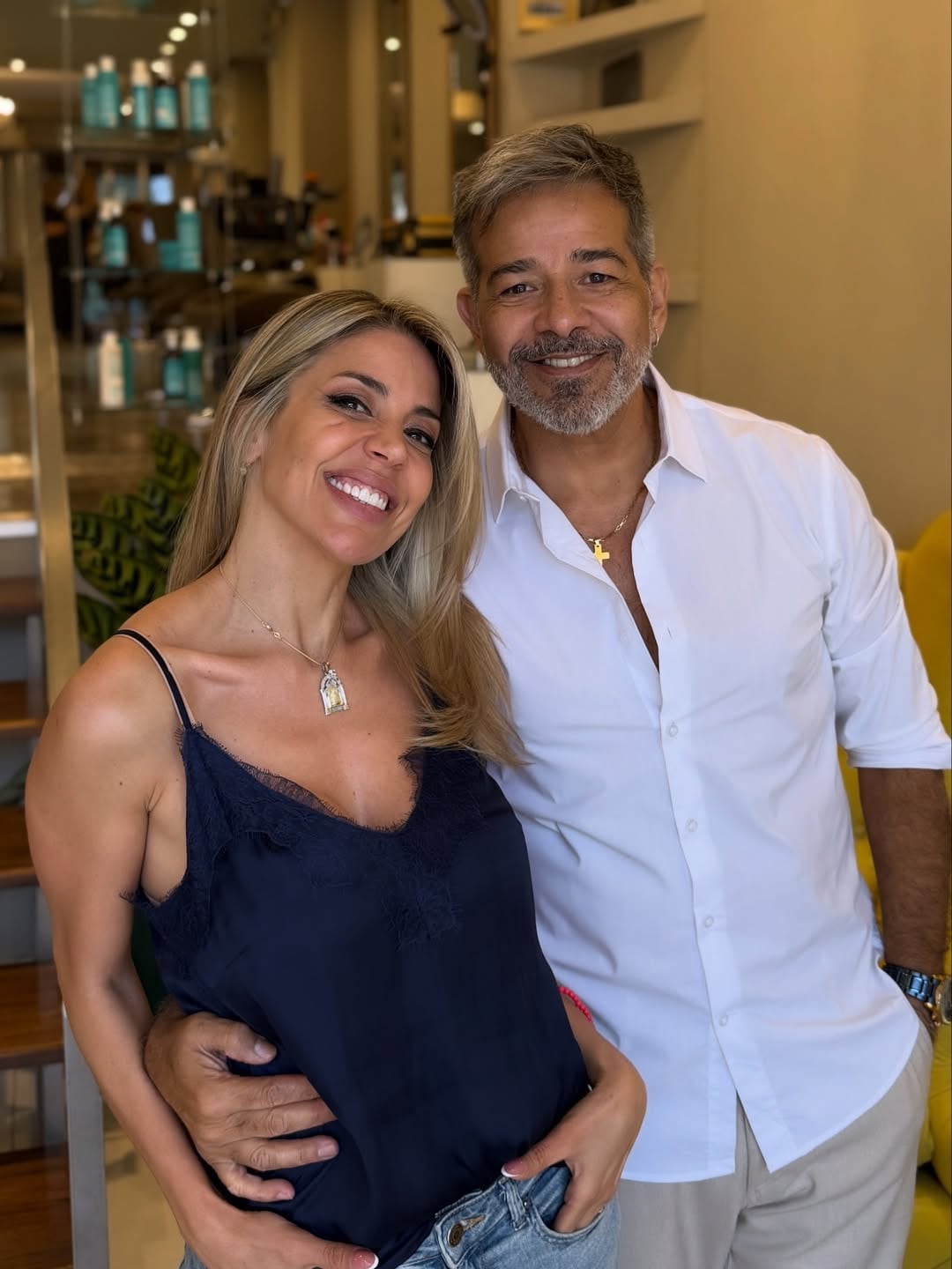 Virginia Gallardo pasó por la peluquería y mostró su renovado look como diputada