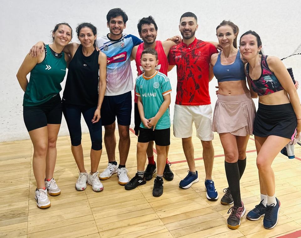 Desde principiantes hasta avezados, jugadores de todas las edades se van sumando a la comunidad del squash en Jujuy.