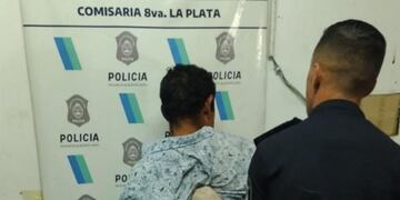 Una mujer y su hija fueron abusadas en plena calle de La Plata.