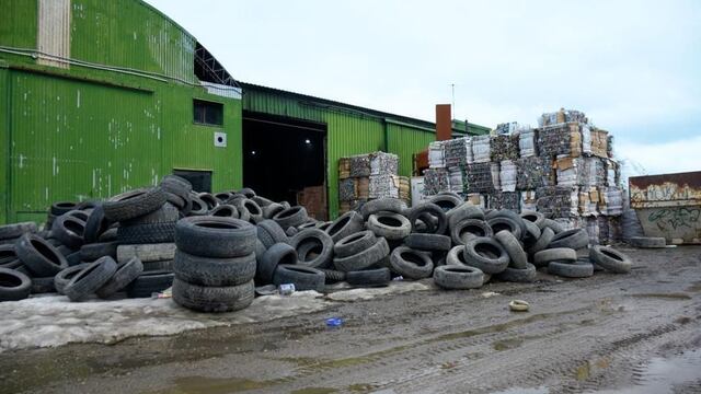 Iriarte recorrió el predio de acopio de materiales para reciclar