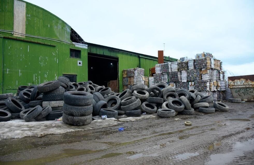 Iriarte recorrió el predio de acopio de materiales para reciclar