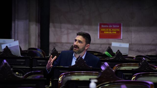 El diputado nacional por el Partido Socialista (PS), Enrique Estévez, apoyó el proyecto del impuesto a las grandes fortunas. (@diputadosar)