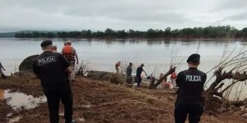 Continúa la búsqueda del joven que desapareció en las aguas del río Uruguay en San Javier.