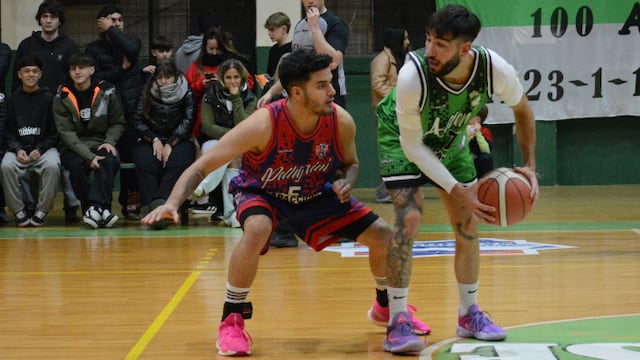 Altense enfrenta a La Falda en el "Armando Traini". (Foto: Marcelo Barth).