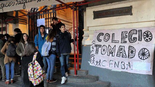 Alumnos del Colegio Nacional Buenos Aires tomaron una vez más la escuela.