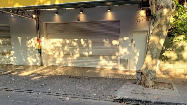 La policía de Rosario reportó una balacera frente al supermercado Único, en Lavalle al 2500. El negocio pertenece a la familia de Antonela Roccuzzo.