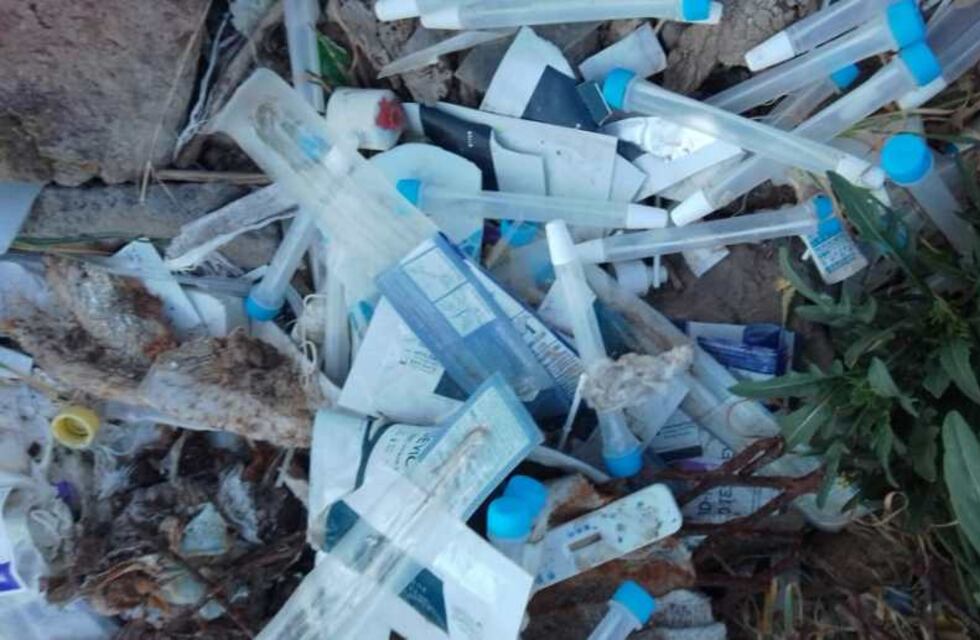 Encontraron tests rápidos de coronavirus usados cerca del aeropuerto de Roca