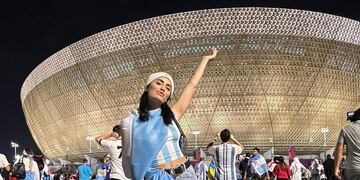 Lali Espósito deslumbró con la celeste y blanca en Qatar.