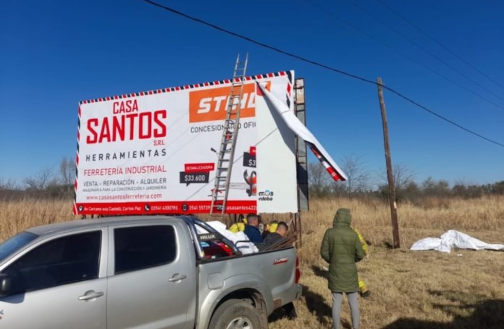 Es delicado el estado de salud del hombre que cayó colocando un cartel de Alta Gracia