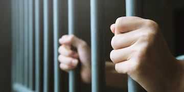 Una policía irá a juicio por obligar a dos detenidas a desnudarse y hacer sentadillas.