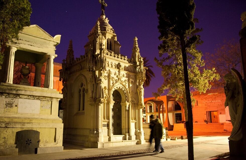 En setiembre habrá dos visitas nocturnas al Cementerio de la Ciudad