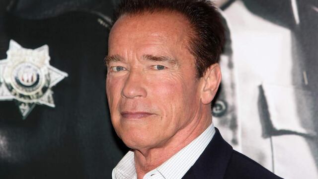 Arnold Schwarzenegger ileso tras protagonizar un choque múltiple.