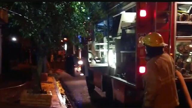 Investigan un presunto incendio provocado en un garaje de una casa en Puerto Rico.