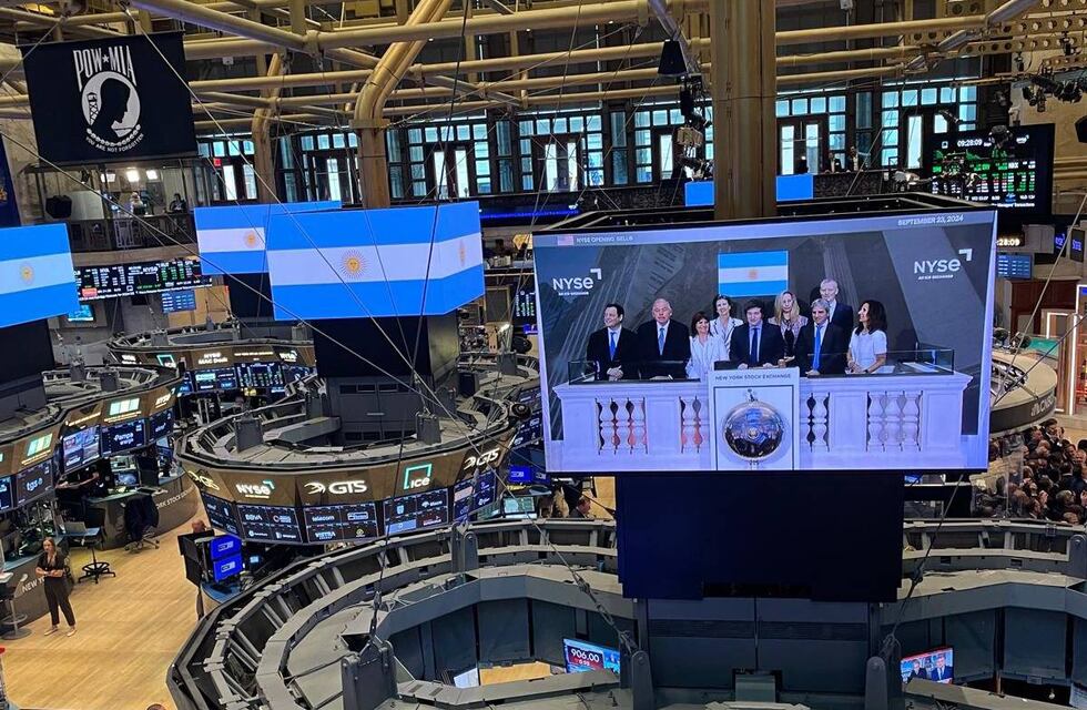 Se dispararon las acciones argentinas  y el Riesgo País bajó a 677 puntos