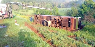 Grave despiste de un colectivo en Garuhapé dejó más de 40 heridos, pero no hubo víctimas fatales.