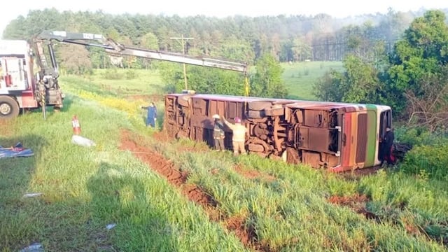 Grave despiste de un colectivo en Garuhapé dejó más de 40 heridos, pero no hubo víctimas fatales.