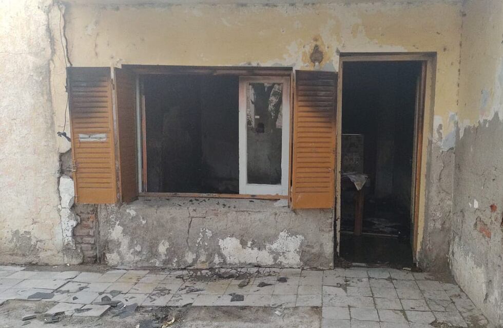 El incendio de una vivienda durante la madrugada sospechan que fue intencional