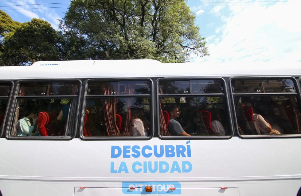 El Bus Turístico de la Capital ofrece paseos guiados gratuitos en verano