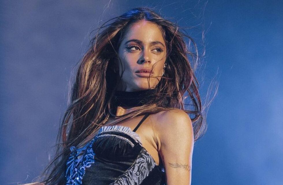 La vez que Tini Stoessel enamoró desde París con un jean tiro alto y un crop top