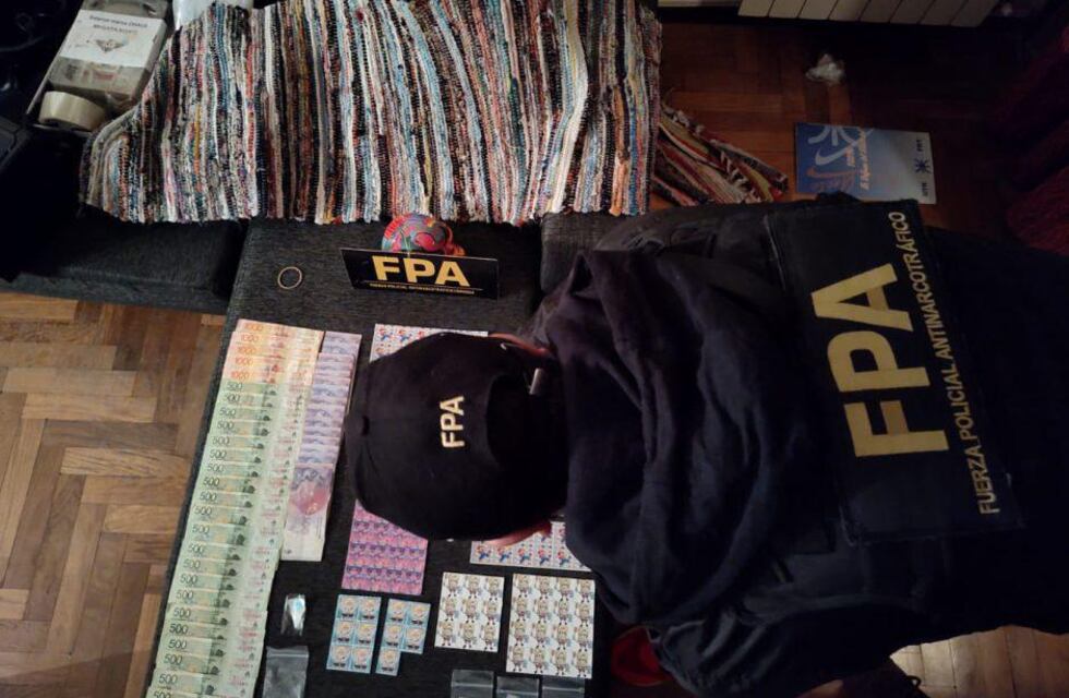 Córdoba: atraparon a un estudiante narco con más de 4.400 dosis de LSD