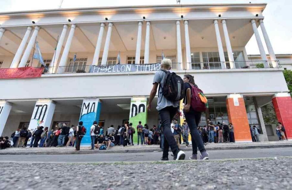 Córdoba: facultad pide apoyo a imputados por tomar el pabellón Argentina