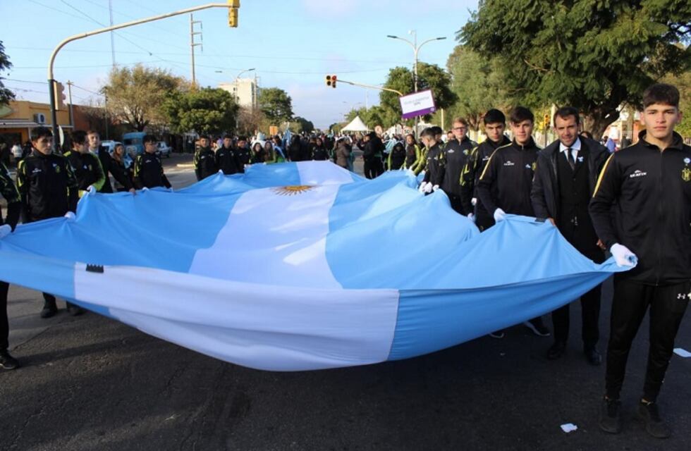 San Luis: una multitud participa del tradicional desfile del 25 de mayo