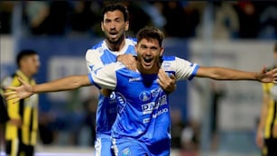 Con un 2-0 a favor, Estudiantes de Río Cuarto va por todo a Madryn. El segundo gol en la ida fue de Juan Antonini.