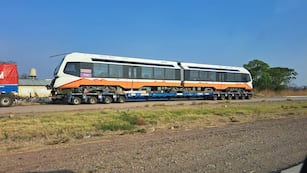 El convoy se desplaza por las rutas a una velocidad de 40 km/hora, según estipula el plan de desplazamiento vial.