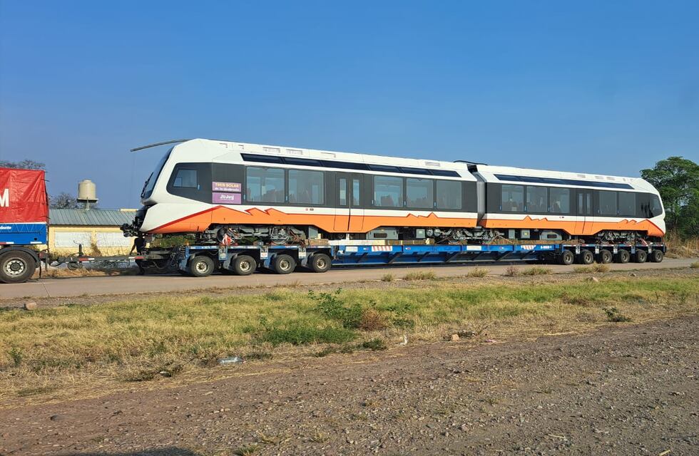 Atravesando medio país, el tren solar jujeño causó sensación en las rutas argentinas