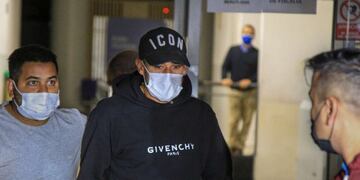 Eduardo "Toto" Salvio saliendo de la Fiscalía luego de su declaración