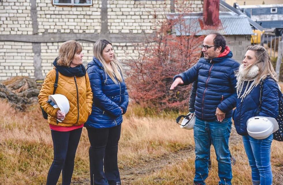 La Municipalidad y Nación recorrieron el avance de las Obras del Procrear 2 en  Ushuaia