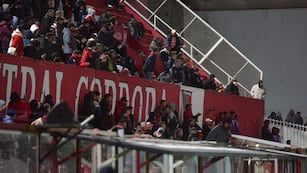 Instituto y el reclamo de sus hinchas, por un primer tiempo calamitoso, 4-0 en contra.