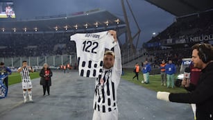 La despedida de Julio Buffarini de Talleres. Sus compañeros e hinchas homenajearon al lateral volante, que rescindió contrato.