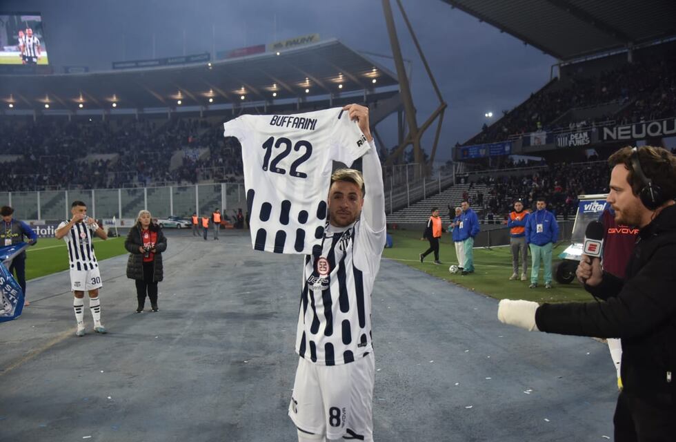 En fotos: a pura emoción, la despedida de Talleres a Julio Buffarini