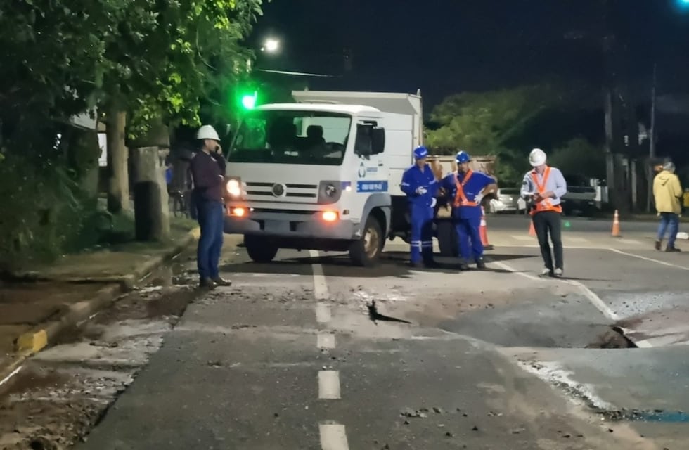 Explosión y derrame cloacal generaron daños y tensión en una zona de Posadas