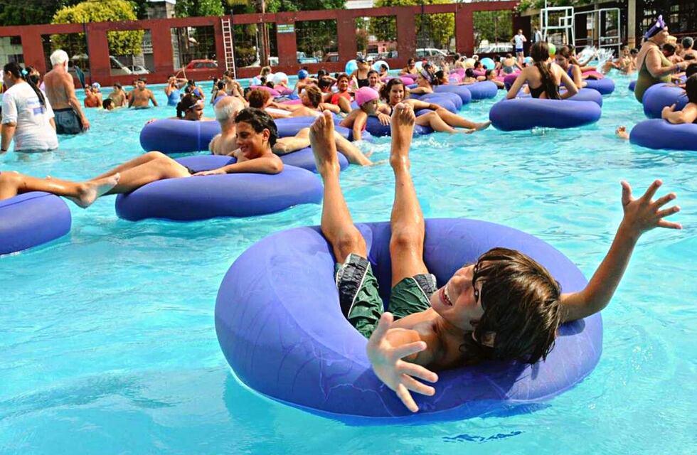 Un calor que no se aguanta: cuánto cuesta ir a la pileta este año en Rosario