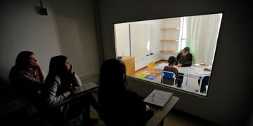 Peritaje. La Cámara Gesell es un recurso clave para las investigaciones judiciales. (Ramiro Pereyra / Archivo)