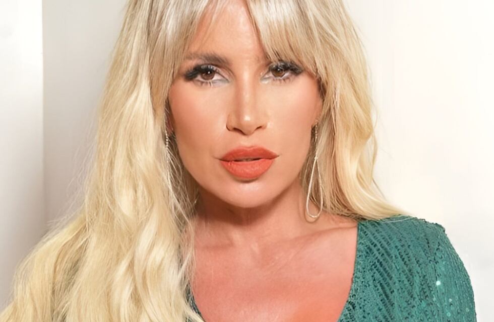 Haciendo trompita, Flor Peña robó miradas en Instagram luciendo un micro top negro