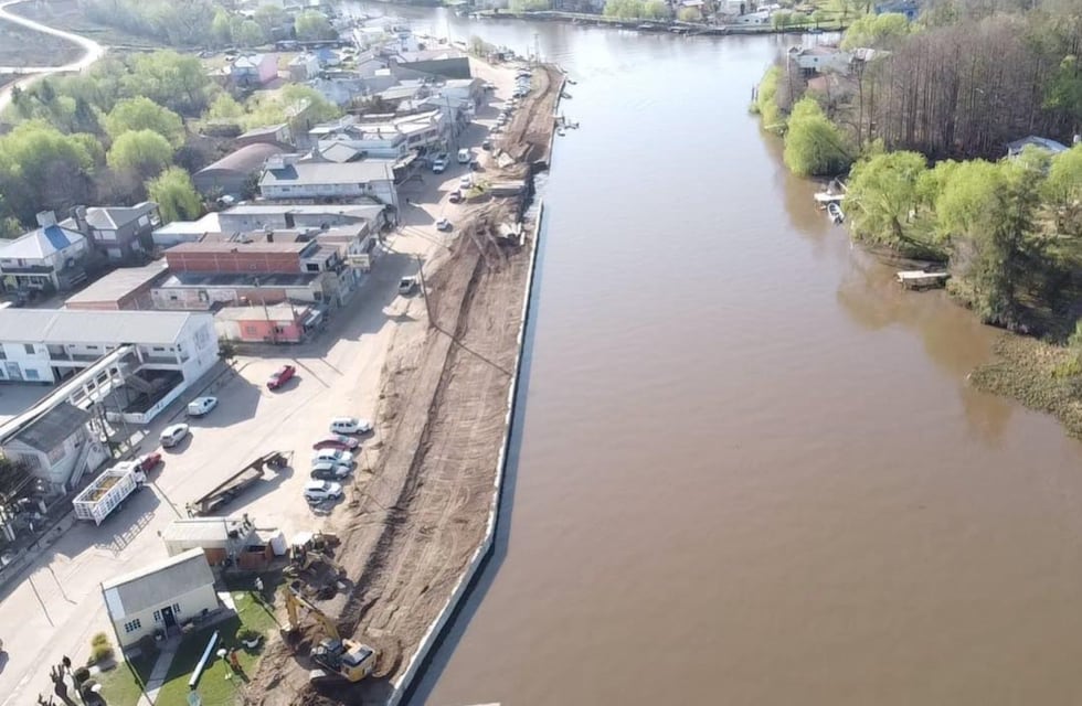 Villa Paranacito: La obra de defensa contra inundaciones avanza considerablemente