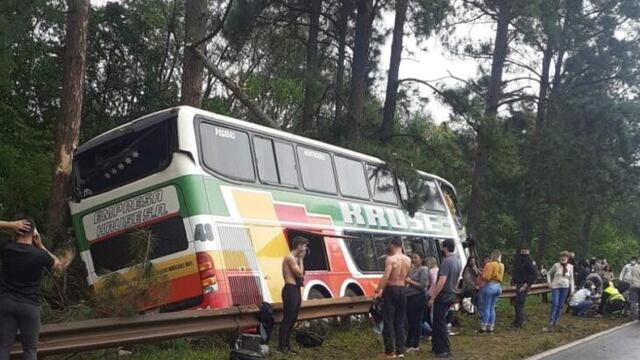 Accidente en Gobernador Roca: son tres las víctimas fatales tras el despiste del ómnibus.