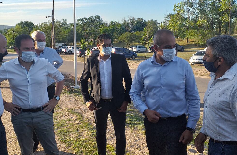 Martín Gil recorrió las obras del Hospital Modular