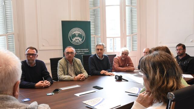 El Ministro Daniel Costamagna y el intendente Luis Castellano encabezaron el acto en el CCIRR