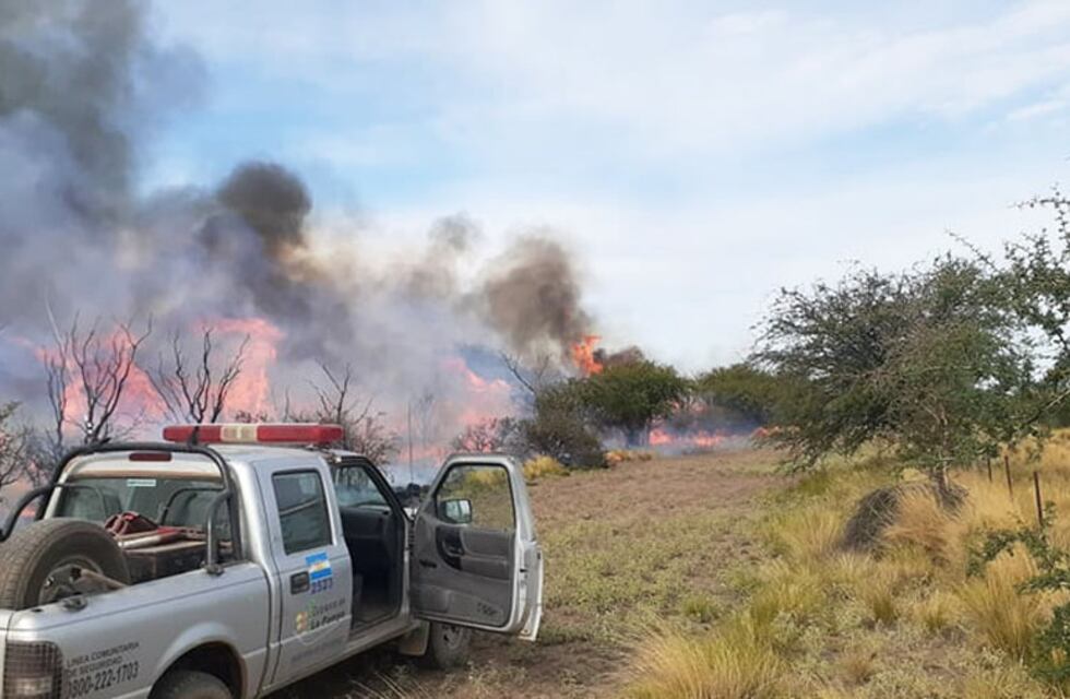 Brigadistas fueron a apagar un incendio y el dueño los echó a punta de pistola