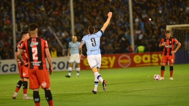 Puño en alto, Pablo Vegetti y Belgrano cerca de tocar el cielo (Foto: Javier Ferreyra / La Voz).